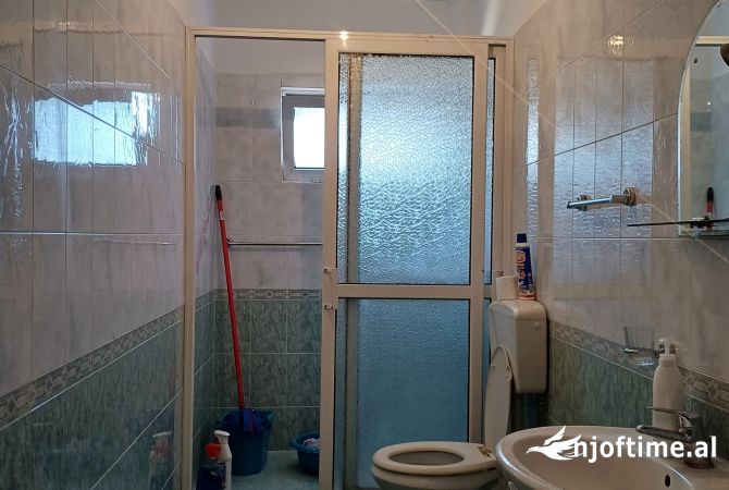 Shtepi me qera Apartament ne Tirane, 2+1, Mobilimi E mobiluar, Pagesa 400  Euro.