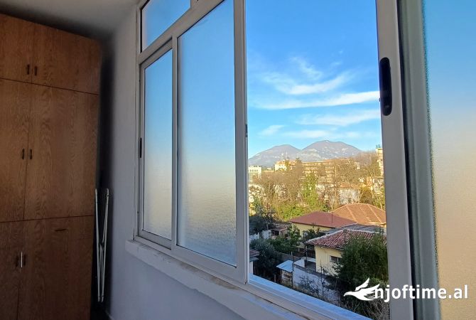 Shtepi me qera Apartament ne Tirane, 2+1, Mobilimi E mobiluar, Pagesa 400  Euro.