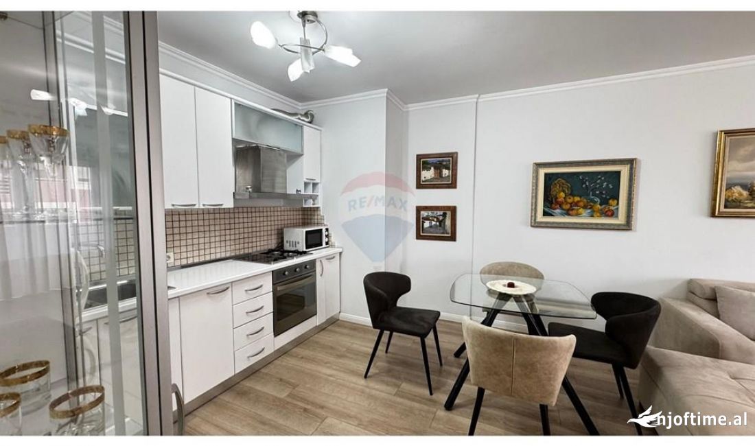 Shtepi me qera Apartament ne Tirane, 1+1, Mobilimi E mobiluar, Pagesa 700  Euro.