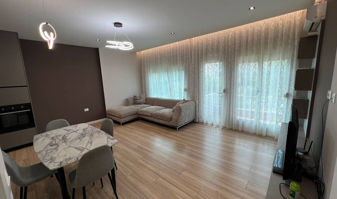 Shtepi me qera Apartament ne Tirane, 2+1, Mobilimi E mobiluar, Pagesa 450  Euro.