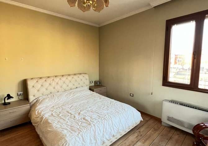 Shtepi ne shitje Apartament ne Tirane, 3+1, Mobilimi E mobiluar, Pagesa 138,000  Euro.