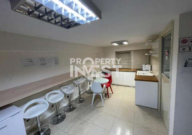 Ambient biznesi me qera 3+1 ne Tirane - 3,500 Euro