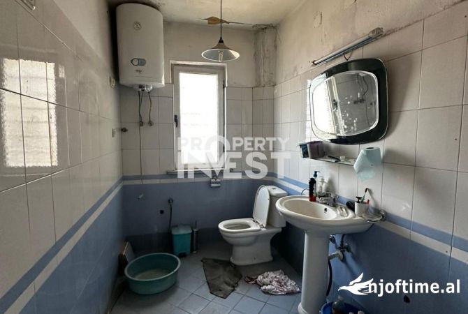 Shtepi ne shitje Apartament ne Tirane, 1+1, Mobilimi Pjeserisht e mobiluar, Pagesa 75,000  Euro.
