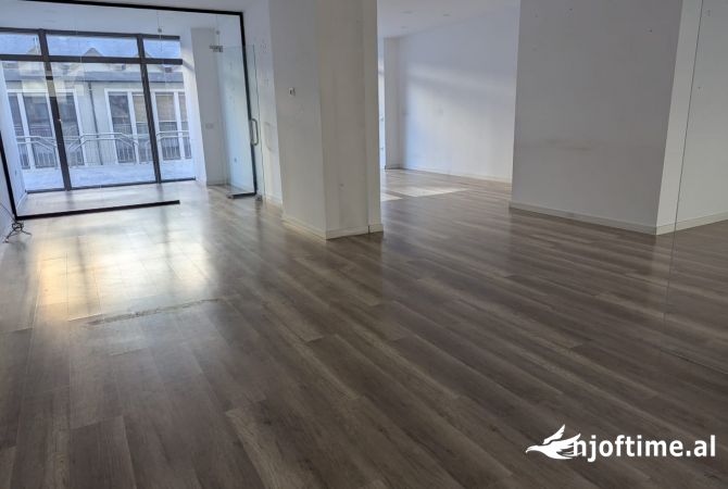 Ambient biznesi me qera 1+1 ne Tirane - 1,700 Euro