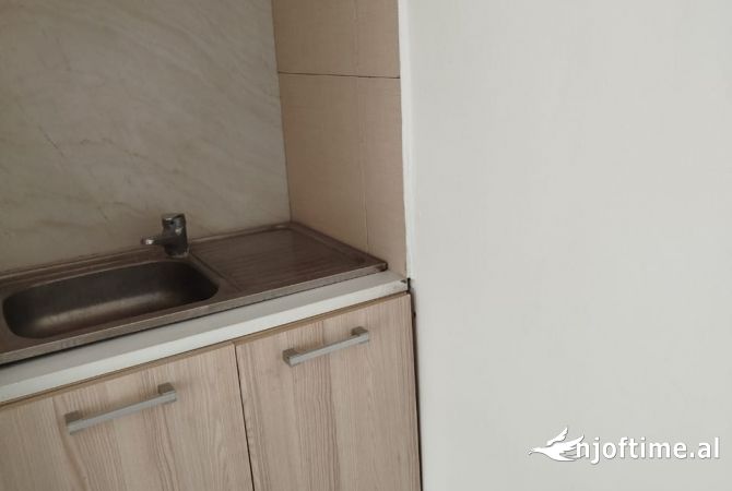 Shtepi me qera Garsoniere ne Tirane - 250 Euro