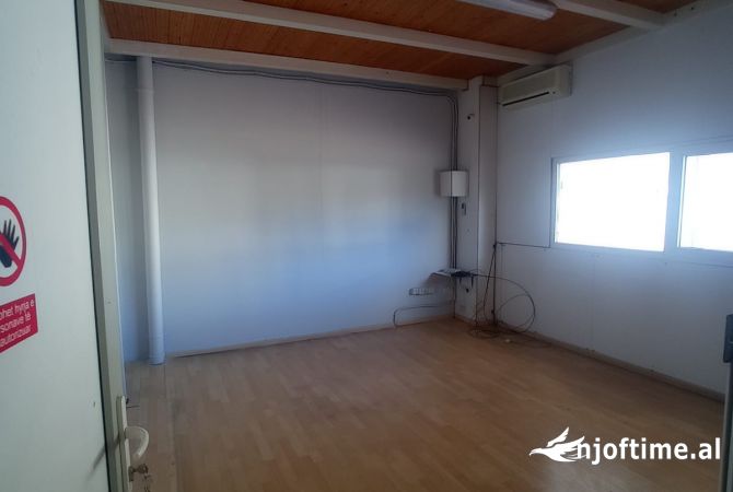 Ambient biznesi me qera 4+1 ne Tirane - 4,000 Euro