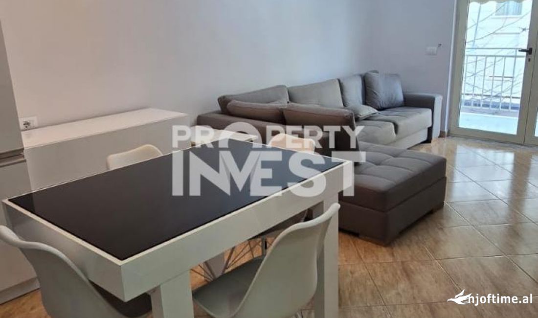 Shtepi ne shitje Apartament ne Tirane, 1+1, Mobilimi E mobiluar, Pagesa 135,000  Euro.