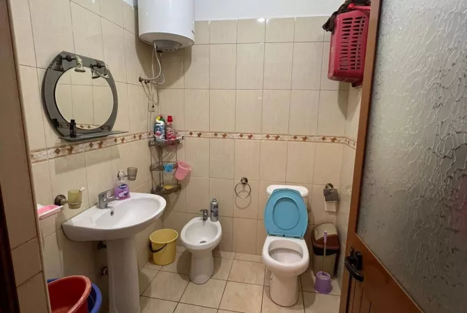 Shtepi ne shitje Vila Luksoze ne Tirane, 2+1, Mobilimi E mobiluar, Pagesa 260,000  Euro.