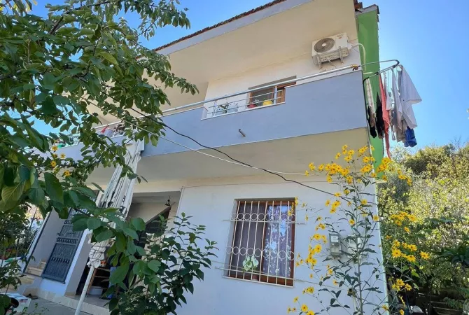 Shtepi ne shitje Vila Luksoze ne Tirane, 2+1, Mobilimi E mobiluar, Pagesa 260,000  Euro.