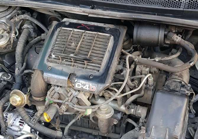Toyota Yaris viti 2003 e sapoardhur nga Italia, cmontohet per pjese kembimi.