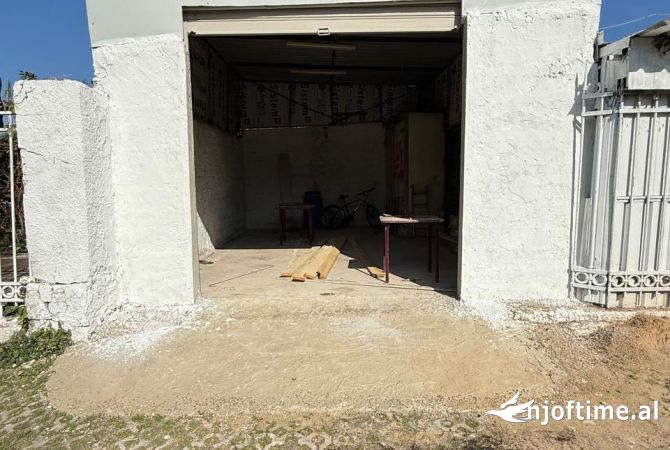 Ambient biznesi me qera 4+1 ne Tirane - 25,000 Leke