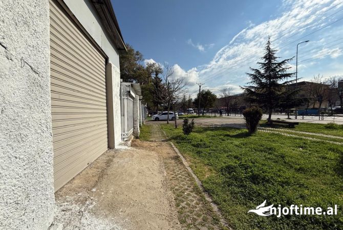 Ambient biznesi me qera 4+1 ne Tirane - 25,000 Leke