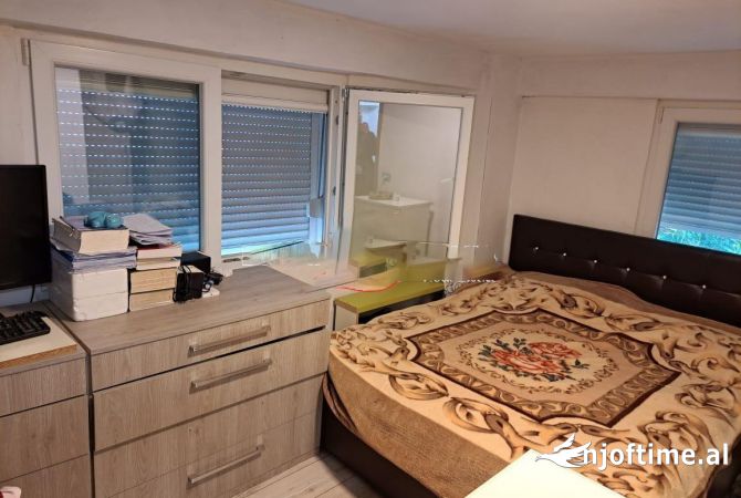 Shtepi ne shitje Duplex(shtepi me 2 kate) ne Tirane, 2+1, Mobilimi E mobiluar, Pagesa 72,000  Euro.