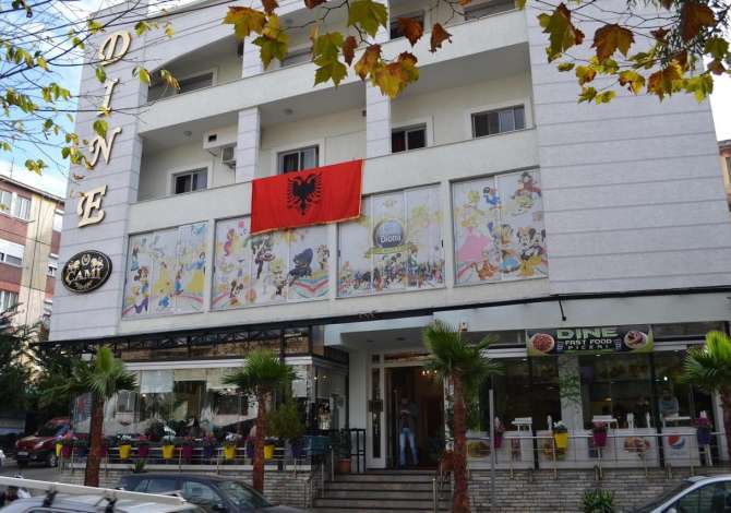 Njoftime Pune ne Tirane, Profesioni Punonjes/e FastFoodi, Banakier/e, Kamarier/e, Motorrist , , Pagesa 50,000  Leke.