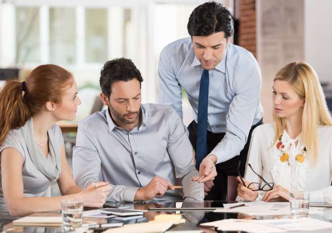 Njoftime Pune Manager con Perfetto italiano