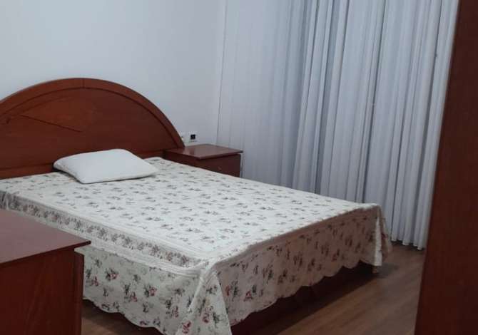 Shtepi me qera  ne Tirane, 2+1, Mobilimi E mobiluar, Pagesa 450  Euro.