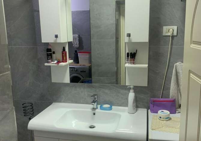 Shtepi ne shitje  ne Shkoder, 2+1, Mobilimi E mobiluar, Pagesa 60,000  Euro.