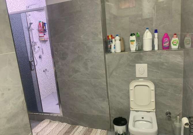 Shtepi ne shitje  ne Shkoder, 2+1, Mobilimi E mobiluar, Pagesa 60,000  Euro.