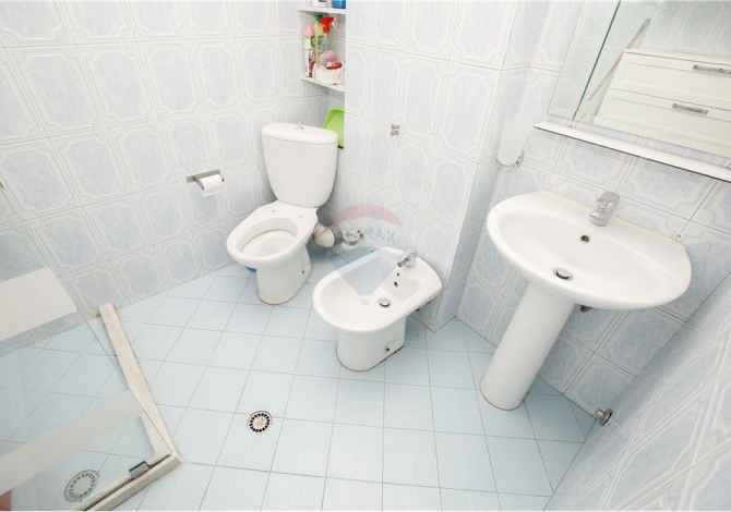 Shtepi me qera  ne Tirane, 2+1, Mobilimi E mobiluar, Pagesa 370  Euro.