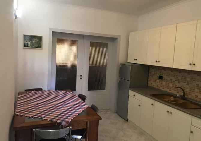 Shtepi me qera  ne Tirane, 1+1, Mobilimi E mobiluar, Pagesa 300  Euro.