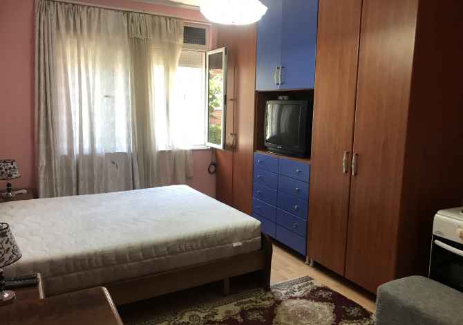 Shtepi me qera  ne Tirane, 1+1, Mobilimi E mobiluar, Pagesa 300  Euro.