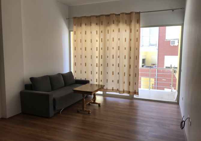 Shtepi me qera  ne Tirane, 2+1, Mobilimi Pjeserisht e mobiluar, Pagesa 300  Euro.