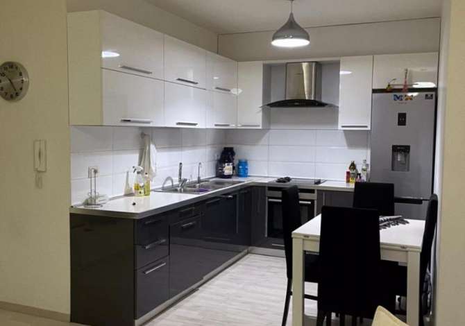 Shtepi me qera  ne Tirane, 2+1, Mobilimi E mobiluar, Pagesa 400  Euro.