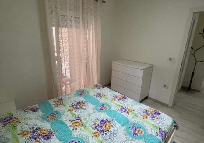 Shtepi me qera  ne Tirane, 2+1, Mobilimi E mobiluar, Pagesa 400  Euro.