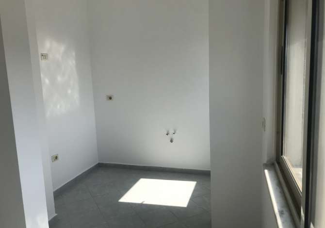 Shtepi ne shitje  ne Tirane, 2+1, Mobilimi Bosh, pa mobiluar, Pagesa 100,000  Euro.