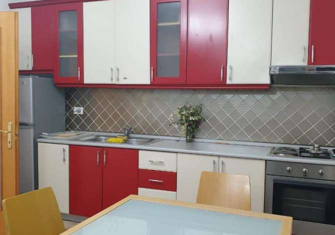 Shtepi me qera  ne Tirane, 1+1, Mobilimi E mobiluar, Pagesa 350  Euro.