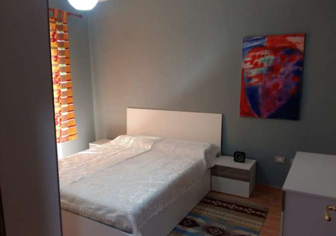 Shtepi me qera  ne Tirane, 2+1, Mobilimi E mobiluar, Pagesa 350  Euro.