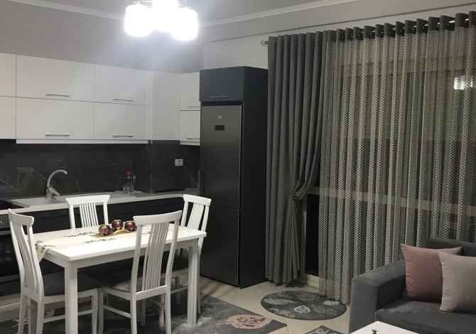 Shtepi ne shitje  ne Tirane, 1+1, Mobilimi E mobiluar, Pagesa 77,000  Euro.