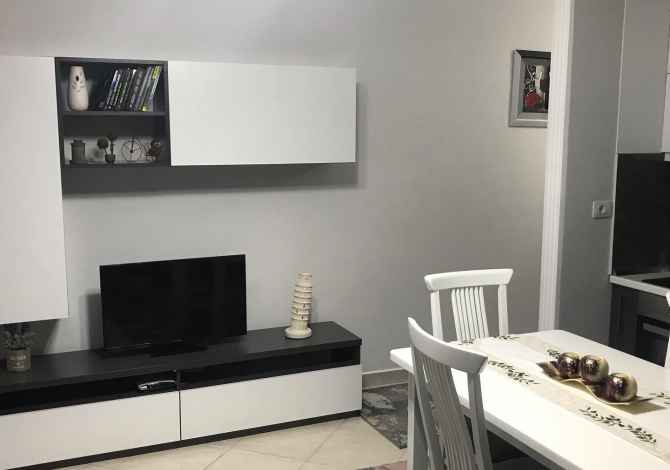 Shtepi ne shitje  ne Tirane, 1+1, Mobilimi E mobiluar, Pagesa 77,000  Euro.