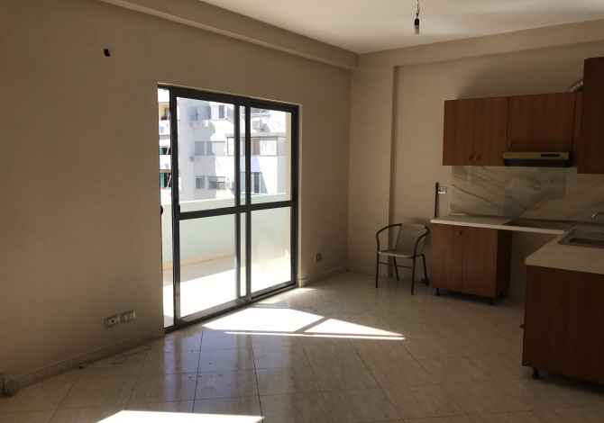 Shtepi ne shitje  ne Tirane, 2+1, Mobilimi Bosh, pa mobiluar, Pagesa 77,000  Euro.