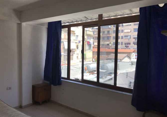 Shtepi ne shitje  ne Tirane, 1+1, Mobilimi Bosh, pa mobiluar, Pagesa 52,000  Euro.