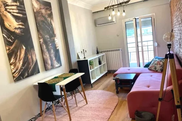 Shtepi ne shitje Apartament ne Tirane, 2+1, Mobilimi Pjeserisht e mobiluar, Pagesa 139,000  Euro.