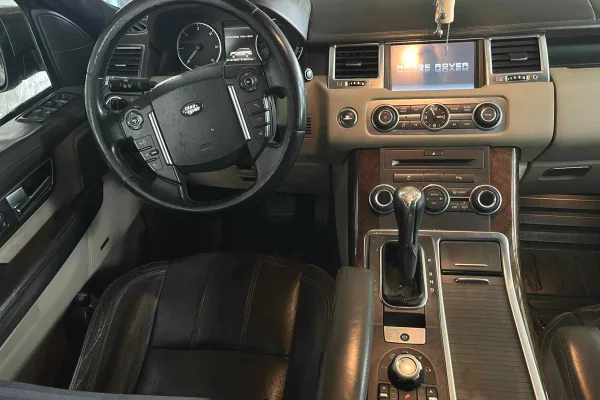 Makina ne shitje ne Elbasan, Land Rover, 2010 Diesel,Kambio Automatik Pagesa 10,500  Euro.