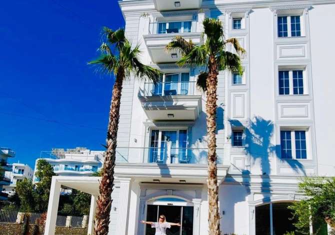 Njoftime Pune per Kuzhinier, Ndihmes/e kamarier, Hostes ne Sarande