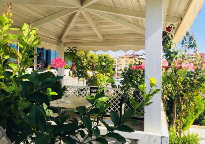 Njoftime Pune ne Durres, Profesioni Kamarier/e, Sanitare , , Pagesa 30,000  Leke.