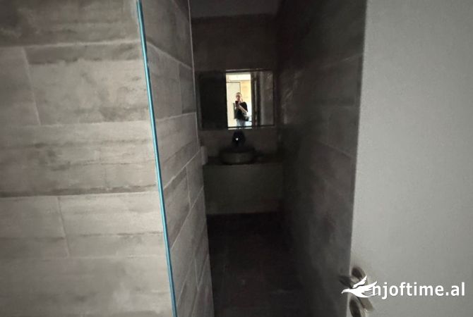 Shtepi me qera Apartament ne Tirane, 1+1, Mobilimi E mobiluar, Pagesa 50,000  Leke.