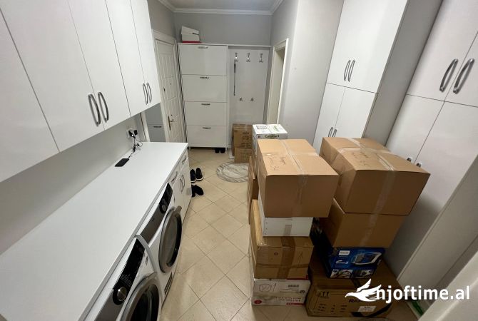 Shtepi ne shitje Apartament ne Tirane, 2+1, Mobilimi E mobiluar, Pagesa 295,000  Euro.