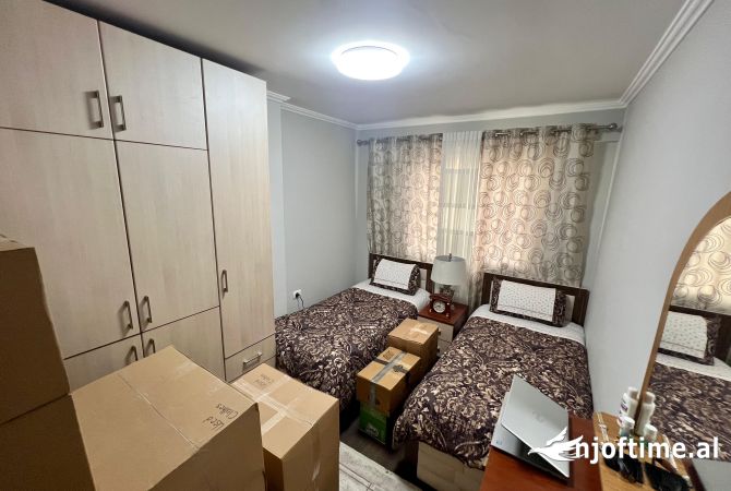 Shtepi ne shitje Apartament ne Tirane, 2+1, Mobilimi E mobiluar, Pagesa 295,000  Euro.