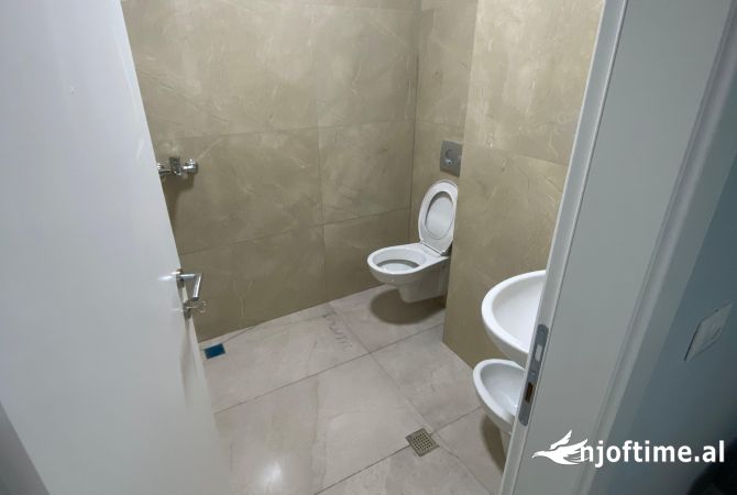 Shtepi me qera Apartament ne Tirane, 2+1, Mobilimi E mobiluar, Pagesa 700  Euro.