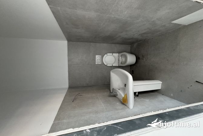 Ambient biznesi me qera 3+1 ne Tirane - 2,000 Euro