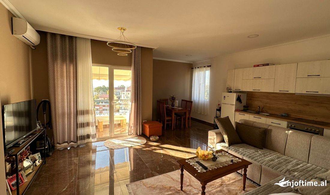 Shtepi ne shitje Apartament ne Tirane, 2+1, Mobilimi E mobiluar, Pagesa 130,000  Euro.