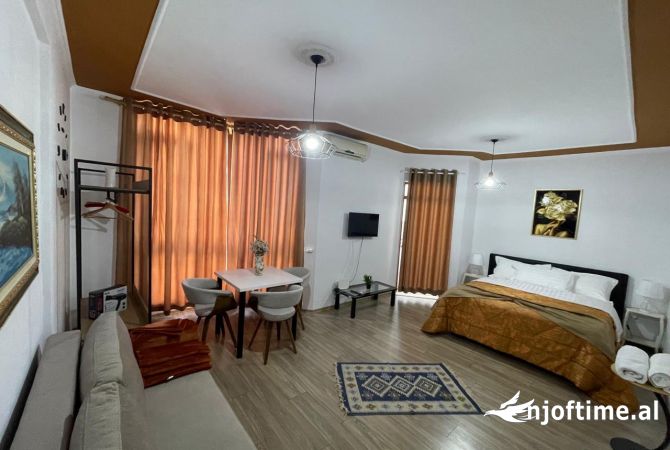 Shtepi me qera Apartament ne Tirane, Garsoniere, Mobilimi E mobiluar, Pagesa 500  Euro.