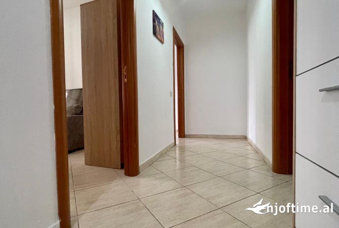 Shtepi ne shitje Apartament ne Tirane, 2+1, Mobilimi E mobiluar, Pagesa 210,000  Euro.