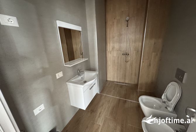 Shtepi me qera Apartament ne Tirane, 2+1, Mobilimi E mobiluar, Pagesa 800  Euro.