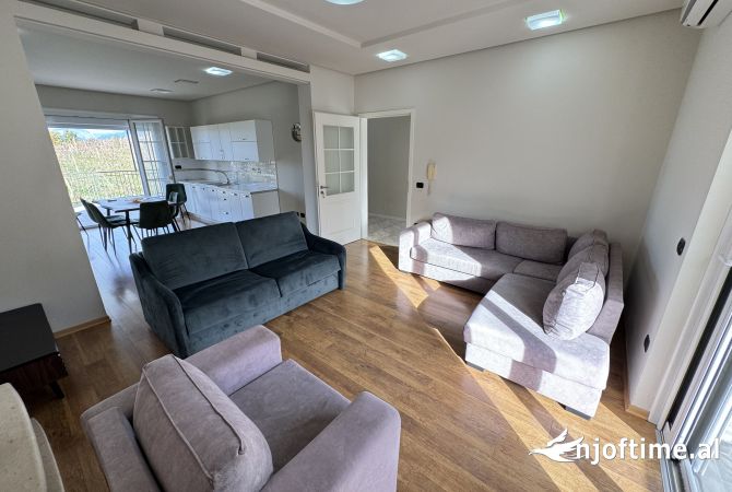 Shtepi me qera 4+1 ne Tirane - 2,000 Euro