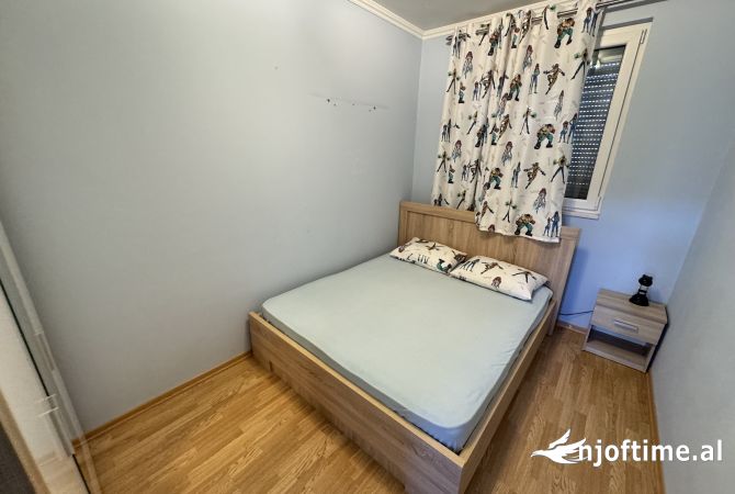 Shtepi me qera Vila Luksoze ne Tirane, 4+1, Mobilimi E mobiluar, Pagesa 2,000  Euro.